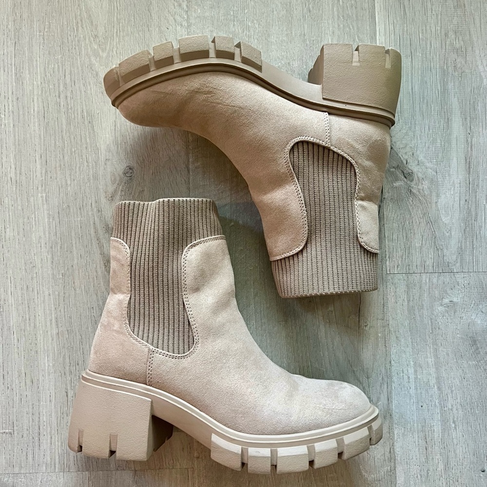 Women's Tan Chelsea Boots